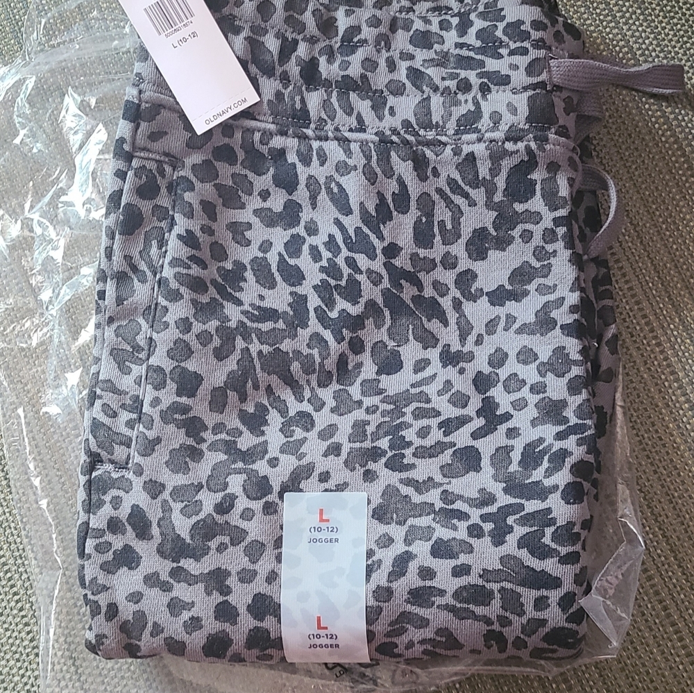 NWT Old Navy girls Vintage joggers Size L 10-12) cheetah print (M4)